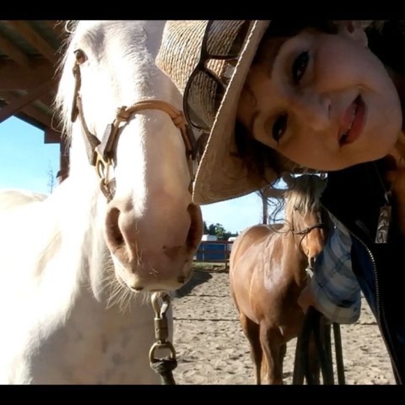 Meet your Posher, Elyse - Picture 1 of 1